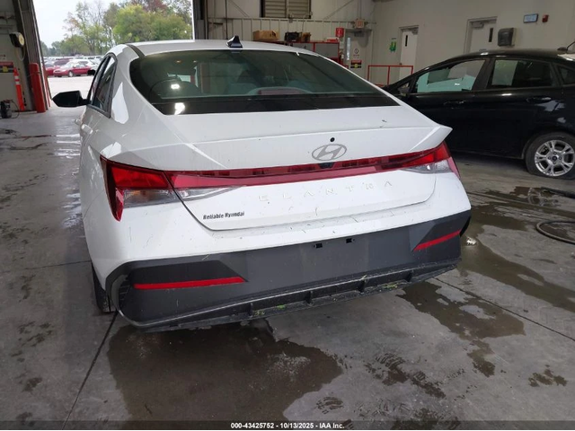 Hyundai Elantra SEL - автомобили, коли, обяви за нови и употребявани 7