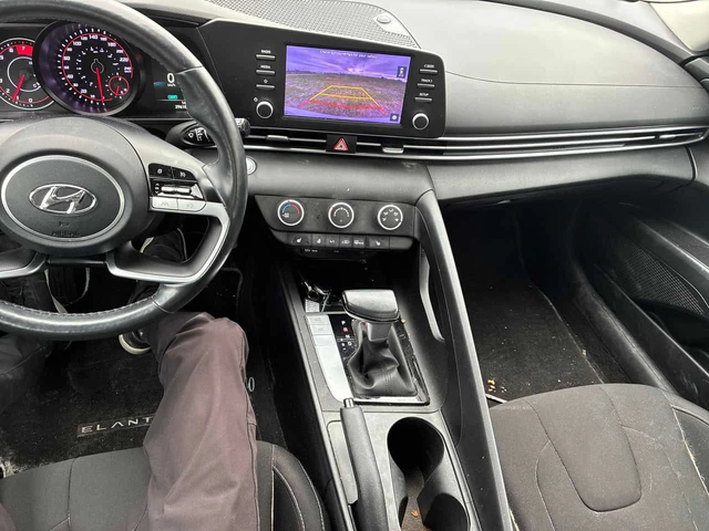 Hyundai Elantra | Preferred | ПОДГРЕВ | CARFAX | - автомобили, коли, обяви за нови и употребявани 8