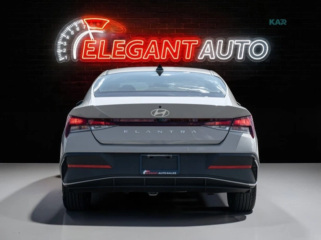 Hyundai Elantra Preferred FWD - автомобили, коли, обяви за нови и употребявани 4