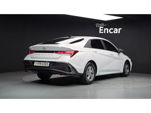 Hyundai Elantra 1.6 - автомобили, коли, обяви за нови и употребявани 1