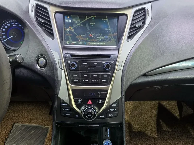 Hyundai Grandeur Hg300 Premium - автомобили, коли, обяви за нови и употребявани 14