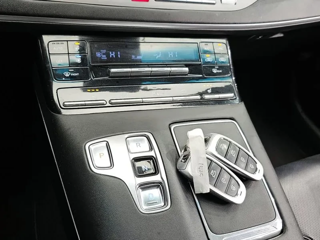 Hyundai Grandeur 3.3 Premium - автомобили, коли, обяви за нови и употребявани 8