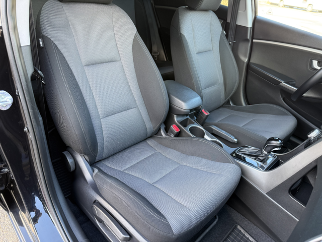 Hyundai I30 1.6 CRDi AUTOMATIC - автомобили, коли, обяви за нови и употребявани 10