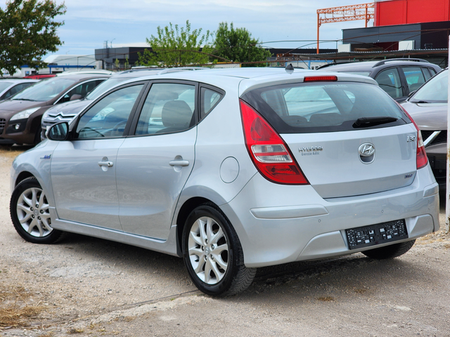 Hyundai I30 1.6CRDI - автомобили, коли, обяви за нови и употребявани 2