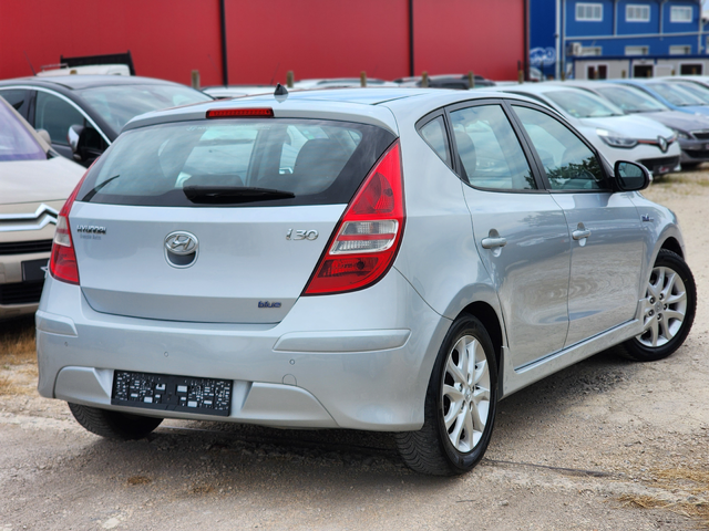 Hyundai I30 1.6CRDI - автомобили, коли, обяви за нови и употребявани 3