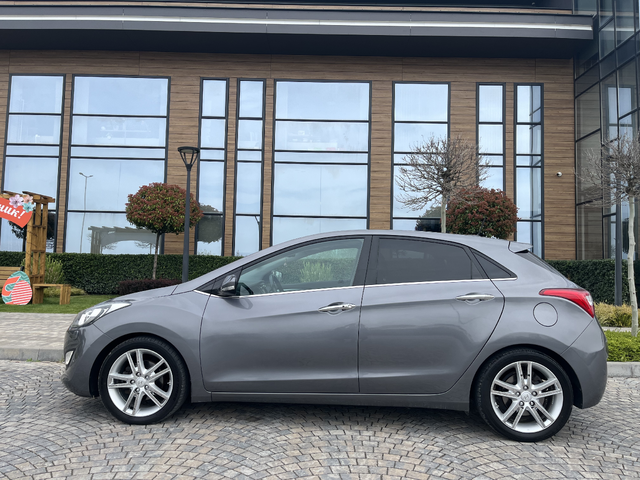 Hyundai I30 1.6CRDI 128к.с. Premium Full Full - автомобили, коли, обяви за нови и употребявани 5