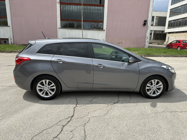 Hyundai I30 1.6i - автомобили, коли, обяви за нови и употребявани 2