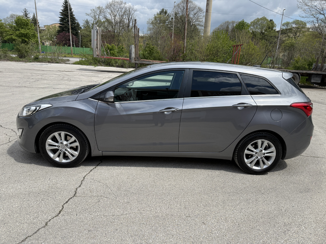 Hyundai I30 1.6i - автомобили, коли, обяви за нови и употребявани 5