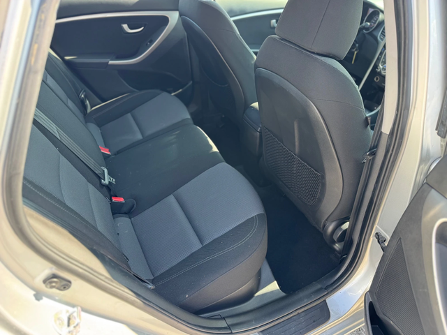 Hyundai I30 1.6CRDI-6ск - автомобили, коли, обяви за нови и употребявани 10