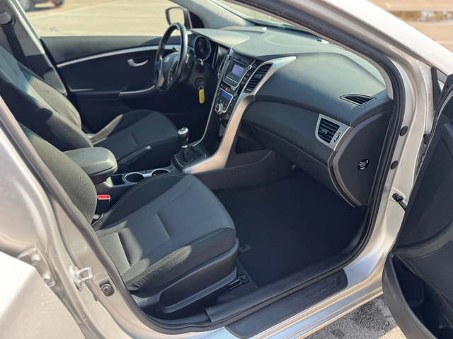 Hyundai I30 1.6CRDI-6ск - автомобили, коли, обяви за нови и употребявани 11