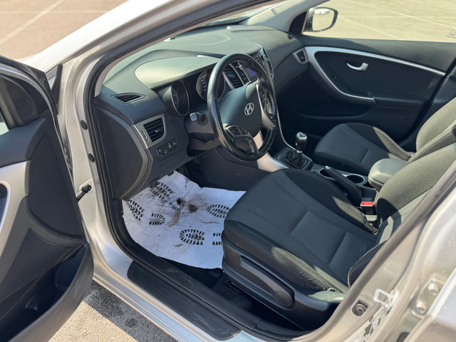 Hyundai I30 1.6CRDI-6ск - автомобили, коли, обяви за нови и употребявани 13