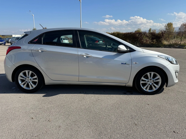 Hyundai I30 1.6CRDI-6ск - автомобили, коли, обяви за нови и употребявани 3