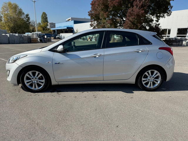 Hyundai I30 1.6CRDI-6ск - автомобили, коли, обяви за нови и употребявани 7