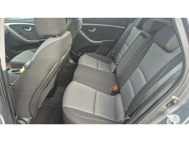 Hyundai I30 1.6диз 110к.с. Автомат - автомобили, коли, обяви за нови и употребявани 12