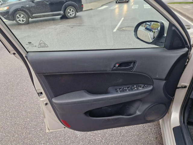 Hyundai I30 1.6 / 90 к.с - автомобили, коли, обяви за нови и употребявани 7