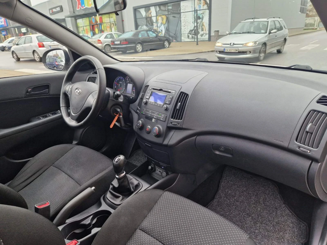 Hyundai I30 1.6 / 90 к.с - автомобили, коли, обяви за нови и употребявани 9