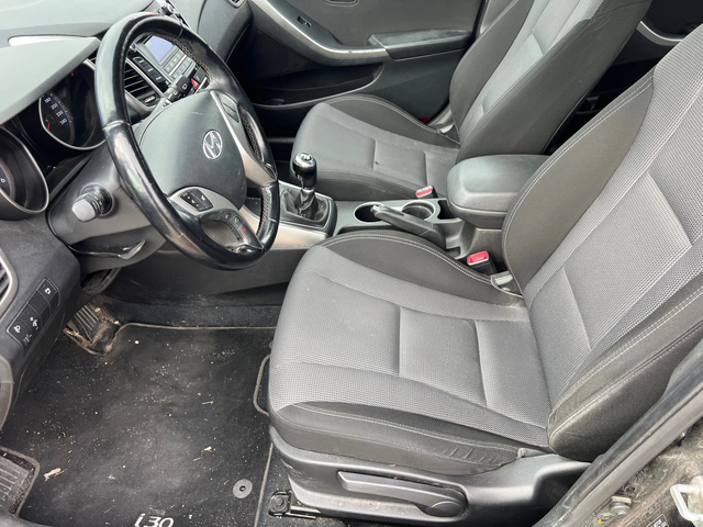 Hyundai I30 1.6 CRDI - автомобили, коли, обяви за нови и употребявани 8