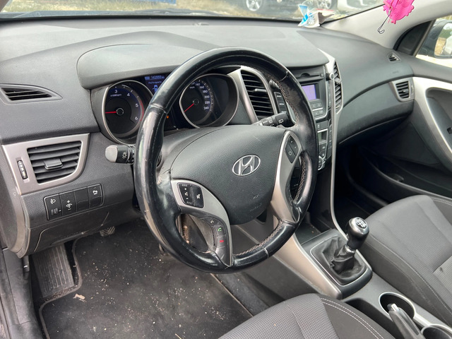Hyundai I30 1.6 CRDI - автомобили, коли, обяви за нови и употребявани 9