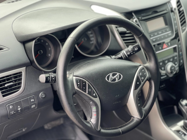 Hyundai I30 1.6i Automat - автомобили, коли, обяви за нови и употребявани 13