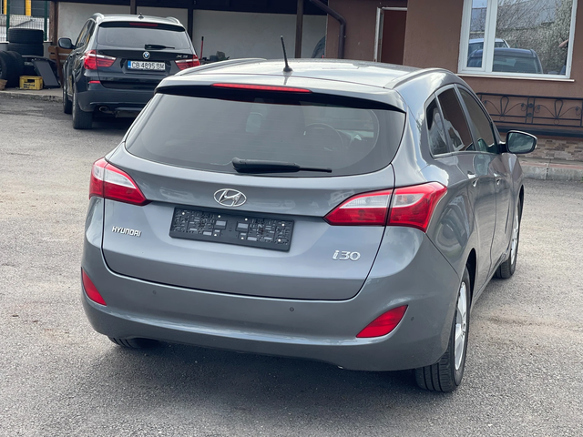 Hyundai I30 1.6i Automat - автомобили, коли, обяви за нови и употребявани 4