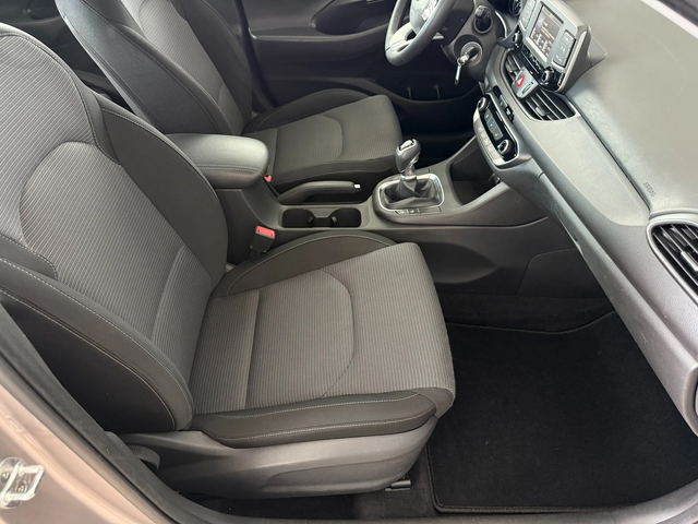 Hyundai I30 1.4I* 99к.с* 6ск* LED* СЕРВИЗНА КНИЖКА С ПЪЛНА ИСТ - автомобили, коли, обяви за нови и употребявани 12