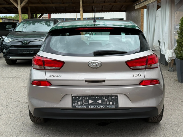 Hyundai I30 1.4I* 99к.с* 6ск* LED* СЕРВИЗНА КНИЖКА С ПЪЛНА ИСТ - автомобили, коли, обяви за нови и употребявани 5