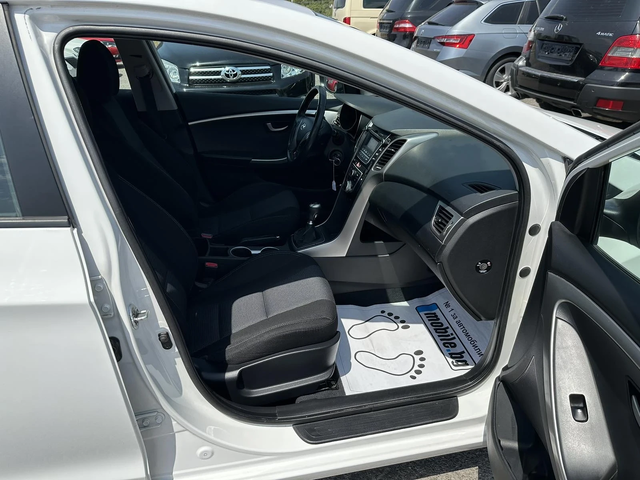 Hyundai I30 1.4CRDI* 90к.с* LED* - автомобили, коли, обяви за нови и употребявани 10