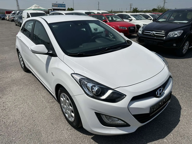 Hyundai I30 1.4CRDI* 90к.с* LED* - автомобили, коли, обяви за нови и употребявани 2