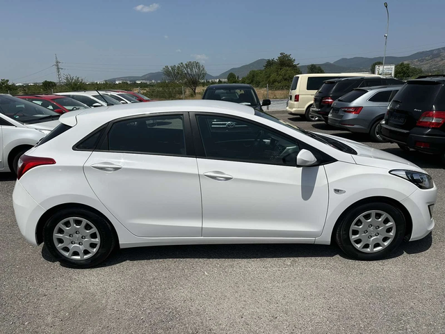 Hyundai I30 1.4CRDI* 90к.с* LED* - автомобили, коли, обяви за нови и употребявани 3