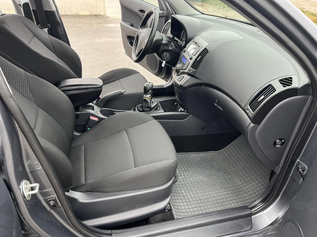 Hyundai I30 1.6CRDI 90кс 6 СКОРОСТИ АВТОПИЛОТ КЛИМАТРОНИК - автомобили, коли, обяви за нови и употребявани 10