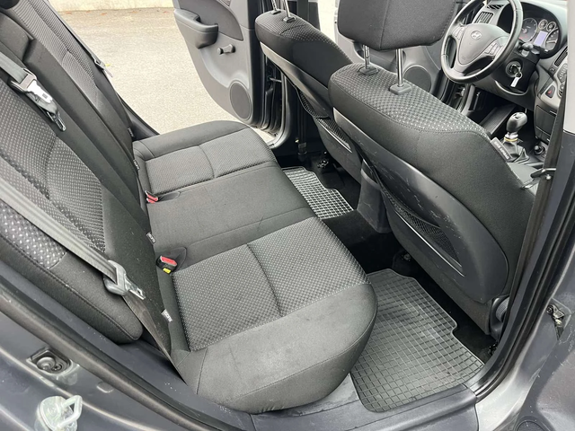 Hyundai I30 1.6CRDI 90кс 6 СКОРОСТИ АВТОПИЛОТ КЛИМАТРОНИК - автомобили, коли, обяви за нови и употребявани 9