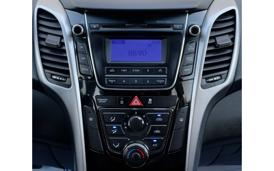 Hyundai i30 1.6CRDi EURO 6 - автомобили, коли, обяви за нови и употребявани 11