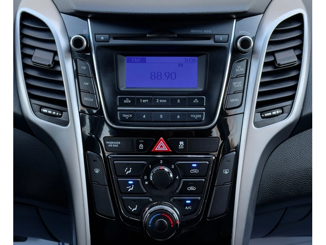 Hyundai i30 1.6CRDi EURO 6 - автомобили, коли, обяви за нови и употребявани 11