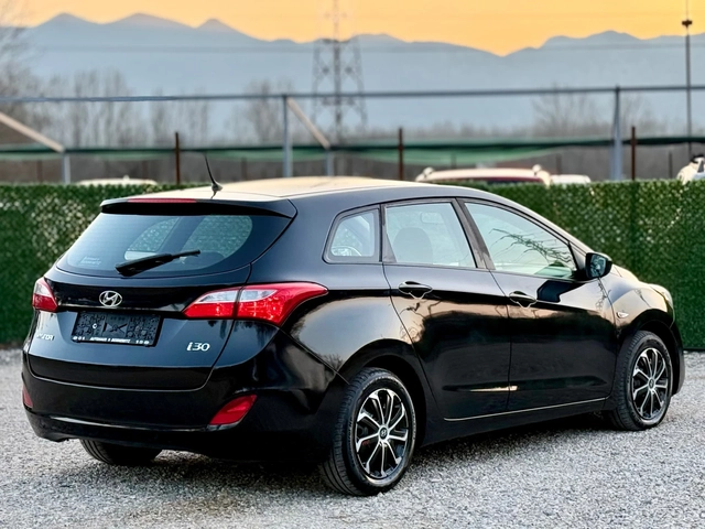 Hyundai i30 1.6CRDi EURO 6 - автомобили, коли, обяви за нови и употребявани 5