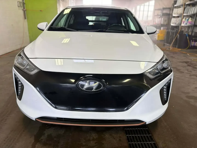 Hyundai Ioniq Electric ULTIMATE КОЖА ШИБЕДАХ CARPLAY KEYLESS ACC - автомобили, коли, обяви за нови и употребявани 1