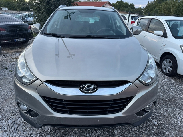 Hyundai IX35 2.0i ГАЗОВ ИНЖЕКЦИОН - автомобили, коли, обяви за нови и употребявани 2