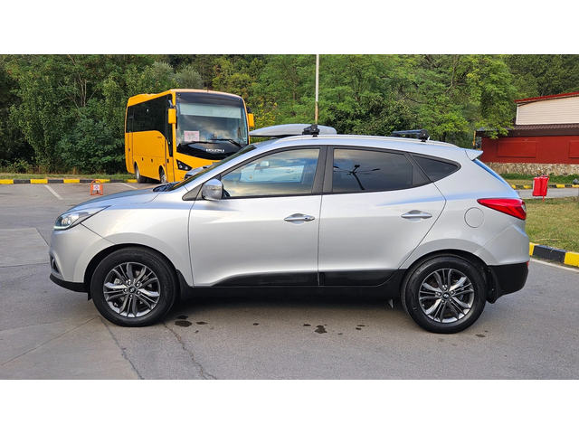 Hyundai IX35 2.0 Crdi AVTOMAT/4X4/KOJA/NAVIG/FACELIFT - автомобили, коли, обяви за нови и употребявани 2