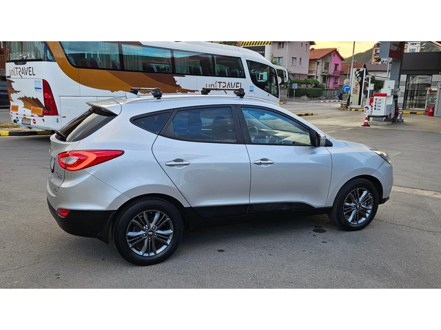 Hyundai IX35 2.0 Crdi AVTOMAT/4X4/KOJA/NAVIG/FACELIFT - автомобили, коли, обяви за нови и употребявани 5