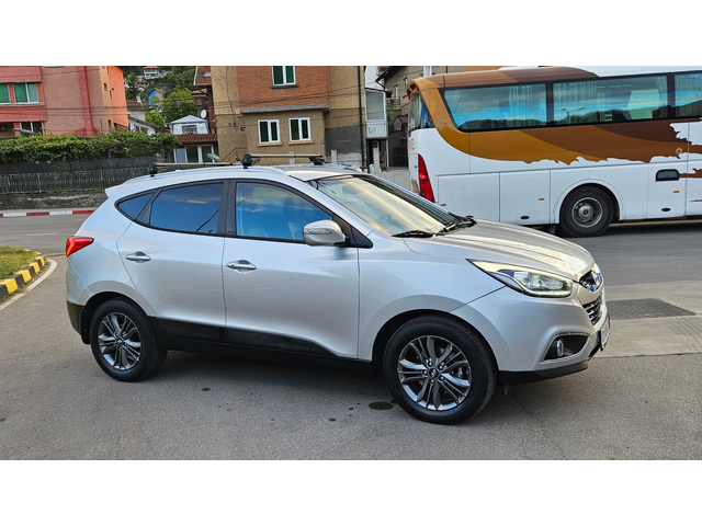 Hyundai IX35 2.0 Crdi AVTOMAT/4X4/KOJA/NAVIG/FACELIFT - автомобили, коли, обяви за нови и употребявани 6