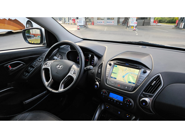 Hyundai IX35 2.0 Crdi AVTOMAT/4X4/KOJA/NAVIG/FACELIFT - автомобили, коли, обяви за нови и употребявани 9