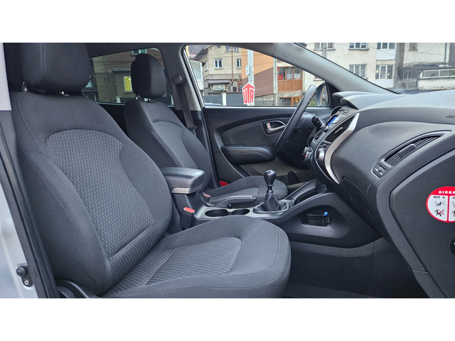 Hyundai IX35 1.7 Crdi 6skorost/Klima/Top sustoqnie - автомобили, коли, обяви за нови и употребявани 11