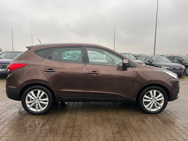 Hyundai IX35 2.0CRDI 4WD AVTOMAT/PANORAMA/KOJA/NAVI EURO 5 - автомобили, коли, обяви за нови и употребявани 4