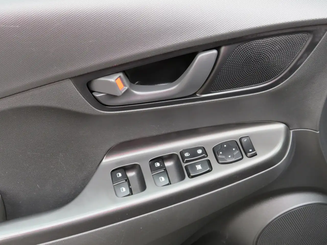 Hyundai Kona 2.0L Essential w/ CarPlay B.Camera BLND Spots NO A Front Wheel Drive - автомобили, коли, обяви за нови и употребявани 12