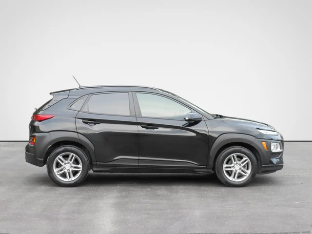 Hyundai Kona 2.0L Essential w/ CarPlay B.Camera BLND Spots NO A Front Wheel Drive - автомобили, коли, обяви за нови и употребявани 6