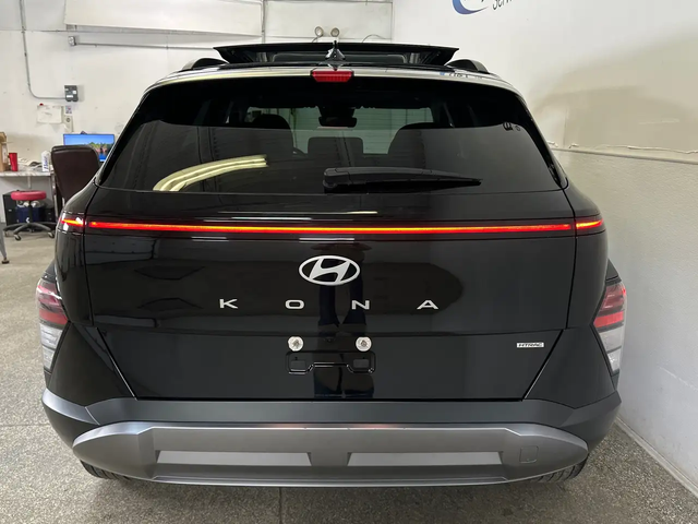 Hyundai Kona 2.0l Preferred - TREND/AWD/LEATHER/ROOF! All Wheel Drive - автомобили, коли, обяви за нови и употребявани 5