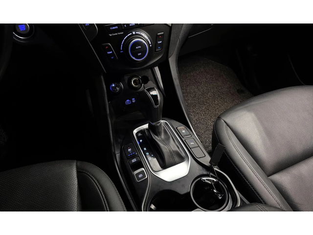 Hyundai Santa fe Diesel 2.0 2Wd - автомобили, коли, обяви за нови и употребявани 7