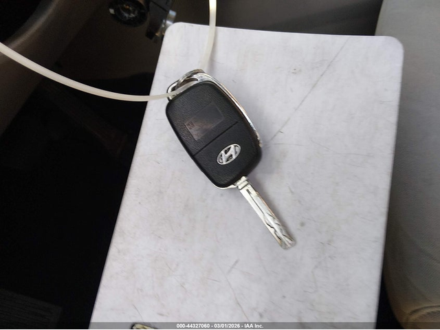 Hyundai Sonata 2.4L I-4 DI, DOHC, VVT, 185HP Front Wheel Drive - автомобили, коли, обяви за нови и употребявани 10