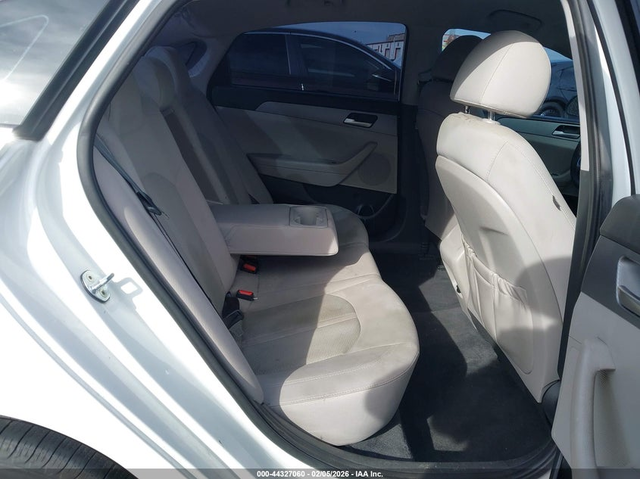 Hyundai Sonata 2.4L I-4 DI, DOHC, VVT, 185HP Front Wheel Drive - автомобили, коли, обяви за нови и употребявани 7