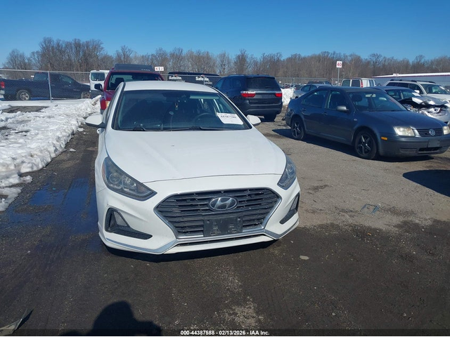 Hyundai Sonata 2.4L I-4 DI, DOHC, VVT, 185HP Front Wheel Drive - автомобили, коли, обяви за нови и употребявани 10