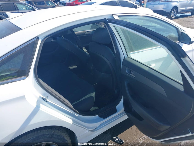 Hyundai Sonata 2.4L I-4 DI, DOHC, VVT, 185HP Front Wheel Drive - автомобили, коли, обяви за нови и употребявани 7